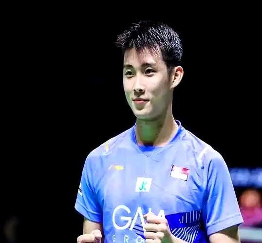 印尼大师赛，骆建佑一句话：老子回来了。
 
去年东南亚运动会，他被乌拜迪拉送回家