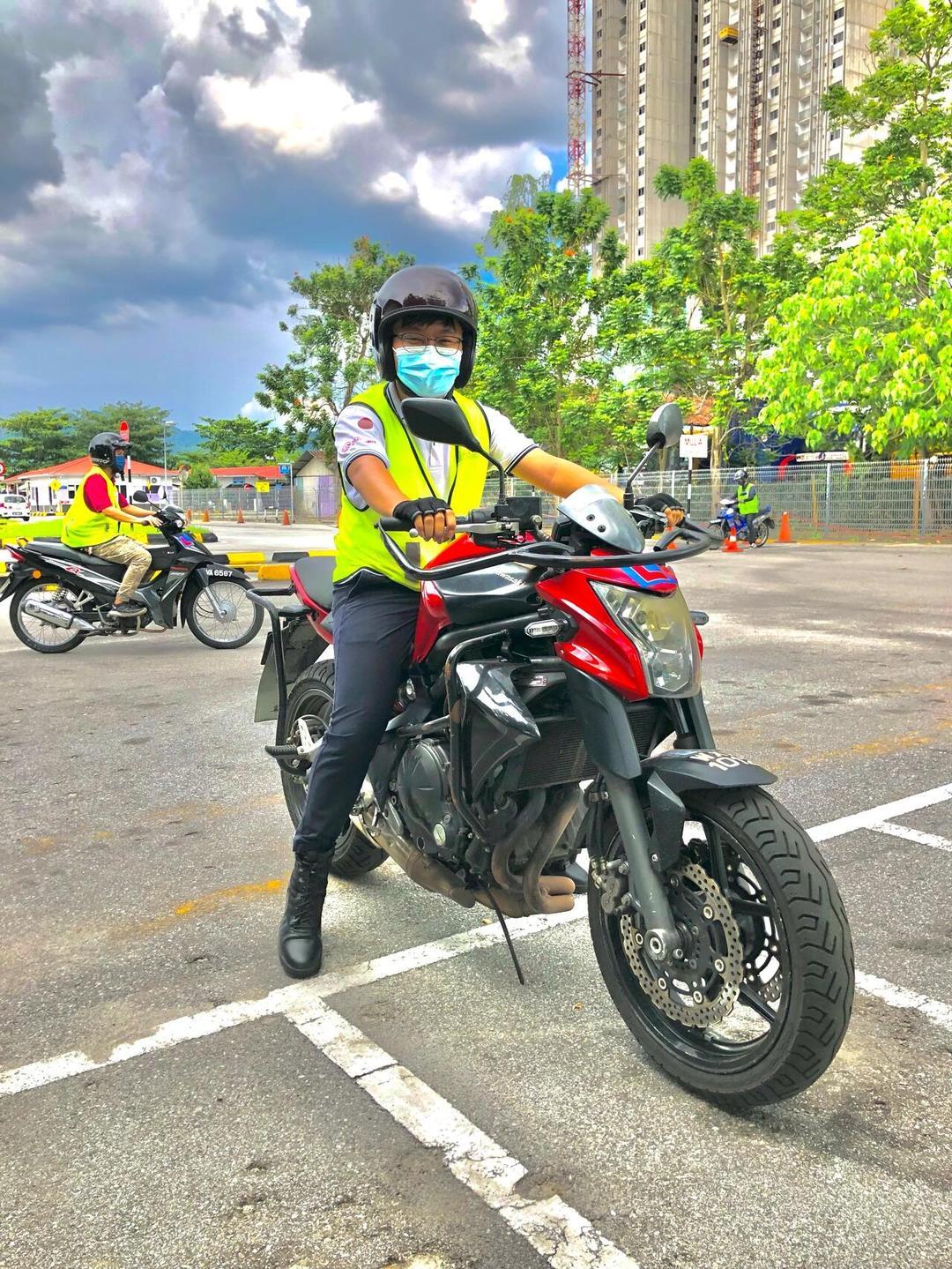 女儿昨日参加摩托车增驾考试，四个项目皆一次通过

昨日是2026年5月21日，星