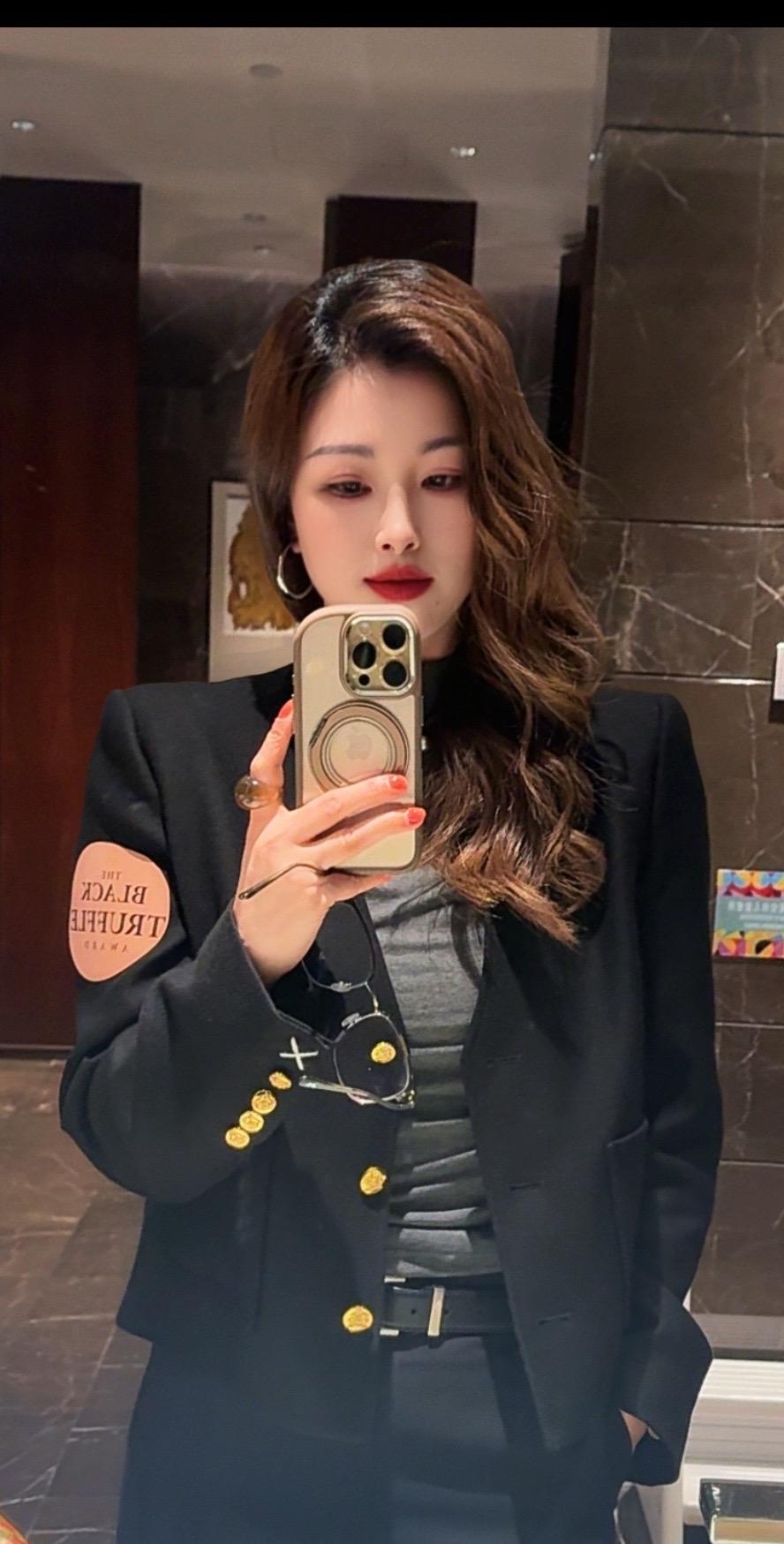 笑容助力 只为取悦自己 翠花在黑松露晚宴