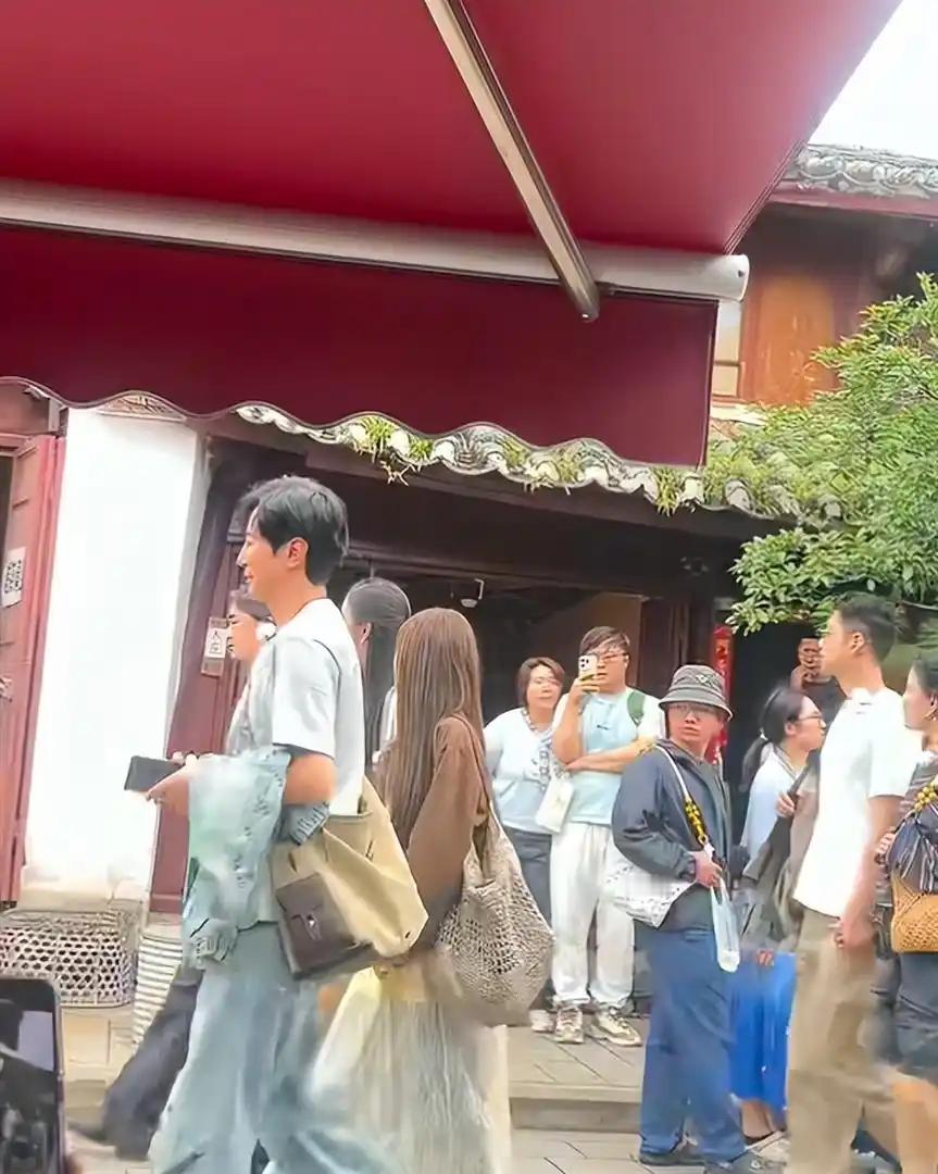 高梓淇公布新恋情，首次带现任女友亮相真人秀，女友外形美丽且身材高挑 ​​​