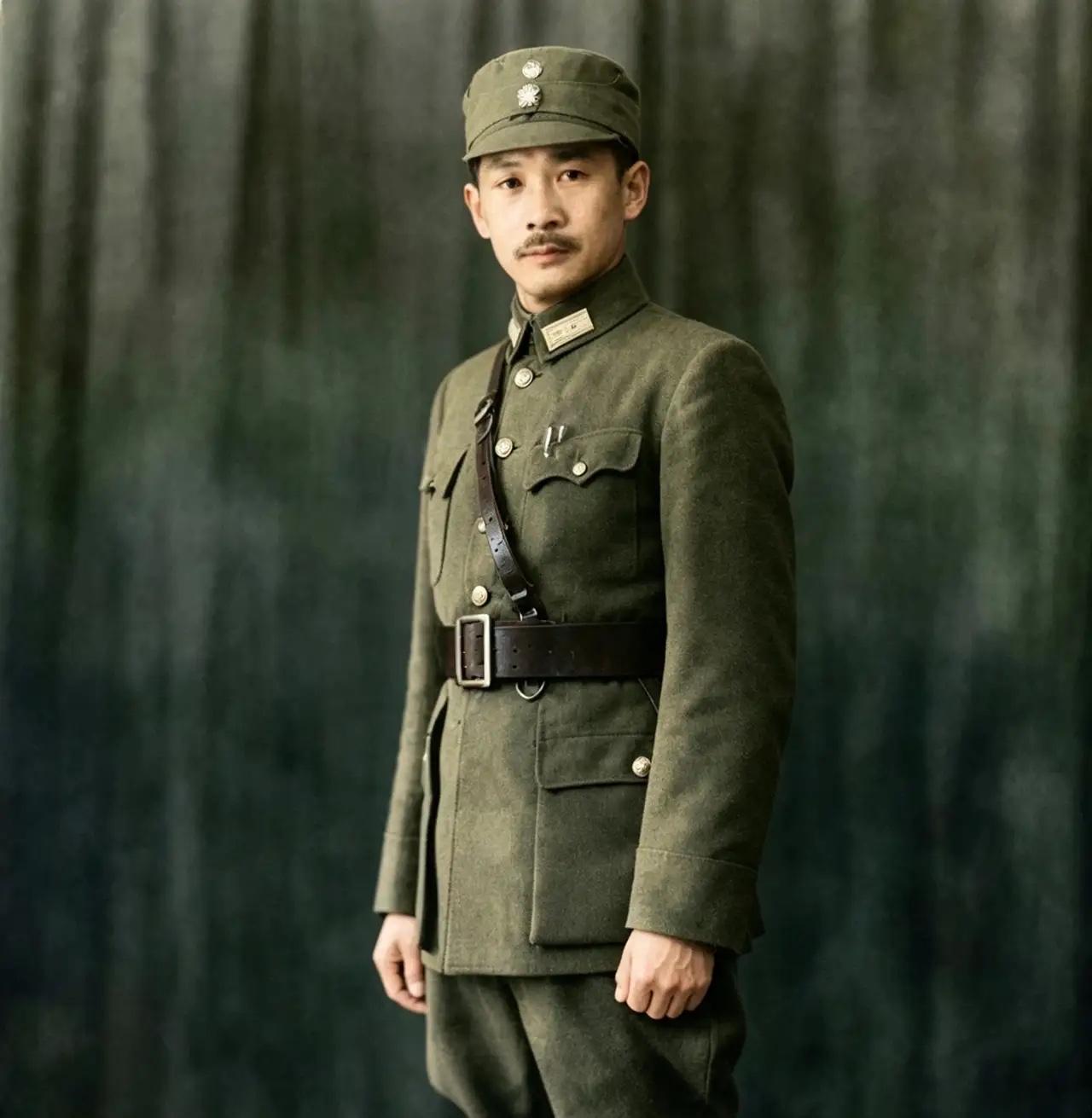 太传奇了！他是国军陆军总司令，手下走出8名元帅7大将，死后两岸共同哀悼
 
翻看