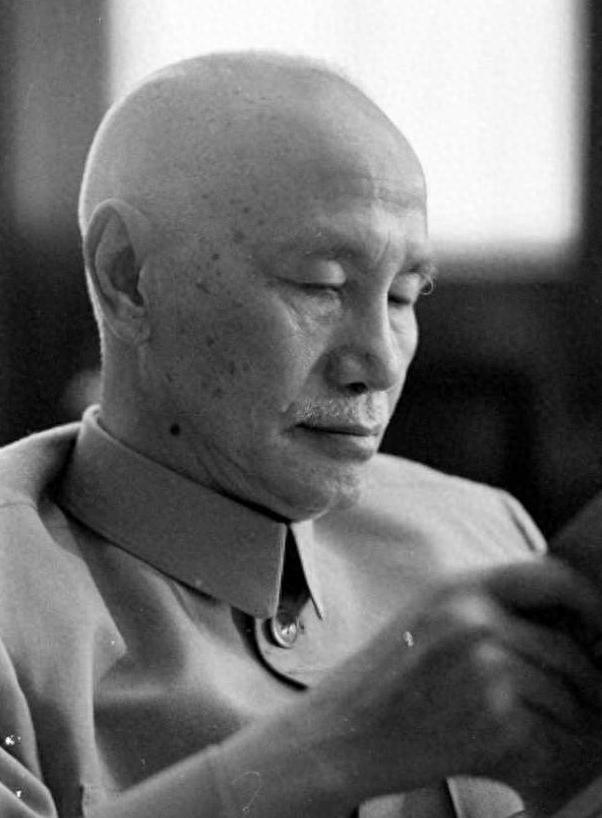 1949年，白崇禧对和平谈判四项条件表示不满，刘仲容无奈叹息：毛先生已经仁至义尽