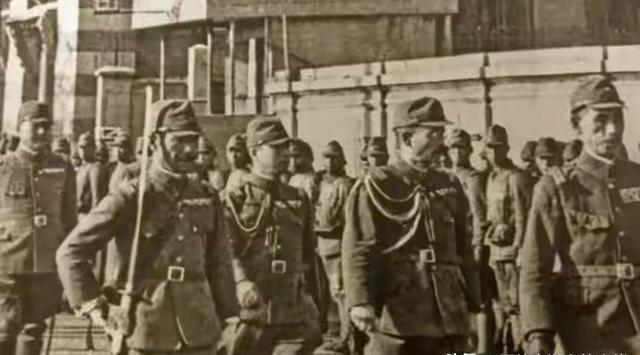 日军最难的就是中将升大将，哪怕后期军衔大派发时，中将从100多增加到1000多，