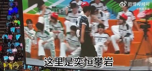 陈奕恒攀岩 陈奕恒充分享受攀岩带来的乐趣，全程状态松弛自然，灵活的肢体配合稳定心
