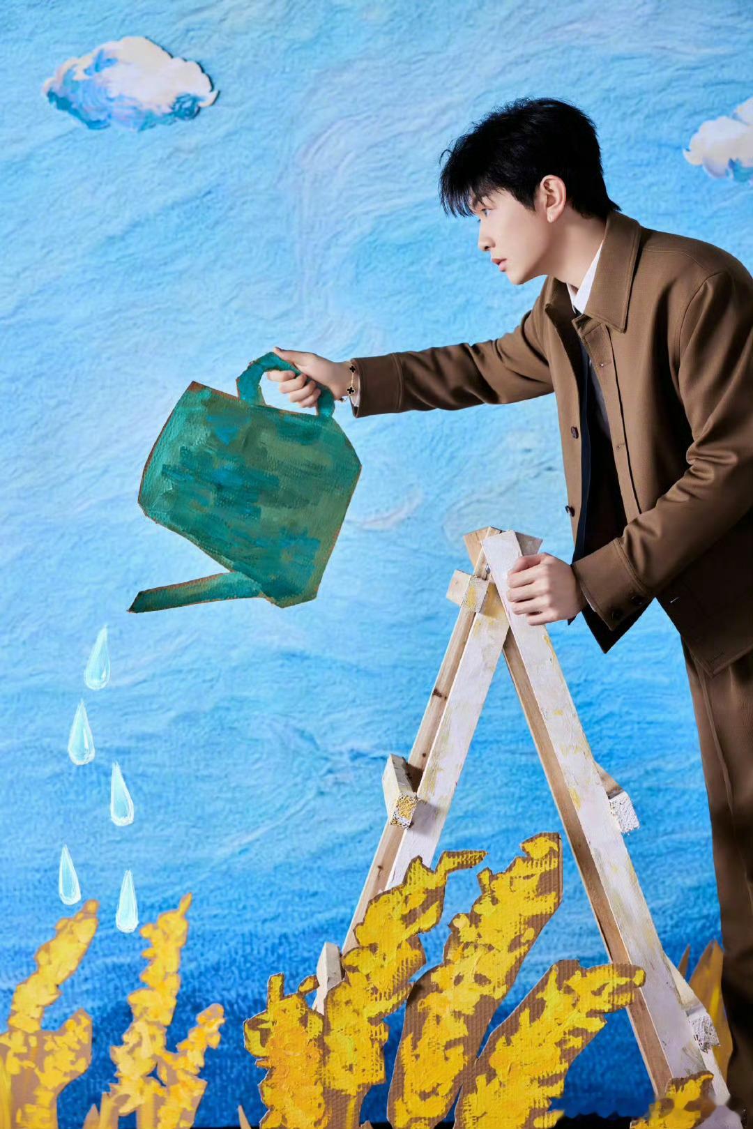 颜人中种地种到了音综颜人中这造型真的像刚从田里赶去录节目！清爽穿搭配蓝天自带田园