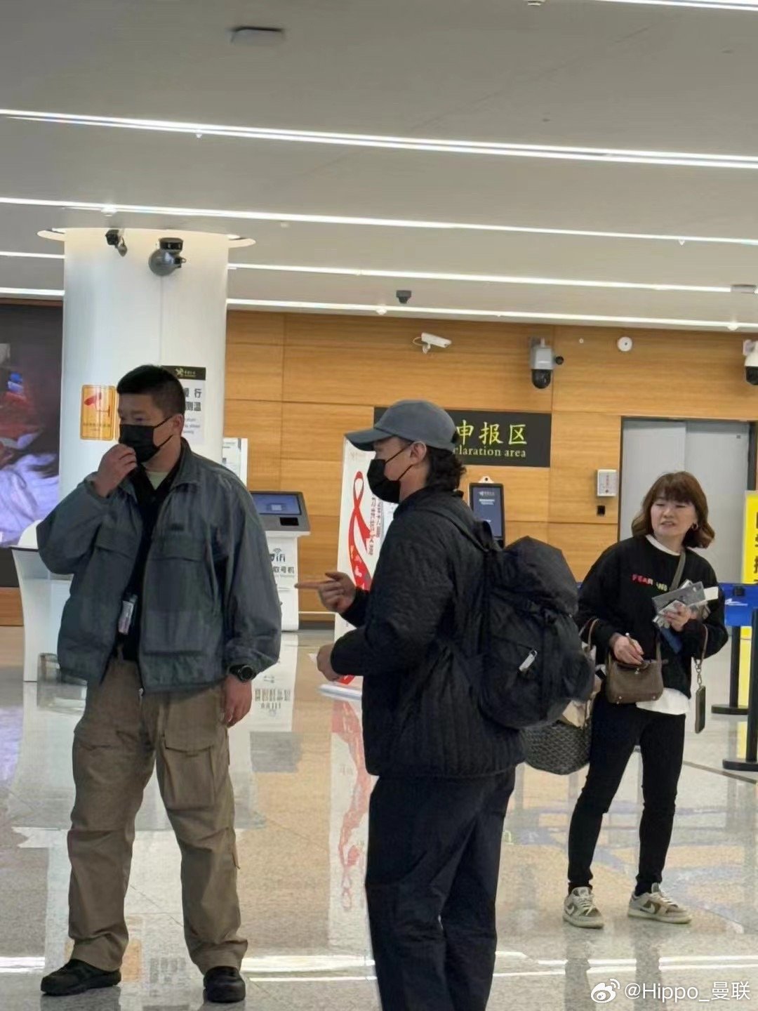 香港的艺人都是自己背个包来，背个包走。 ​​​