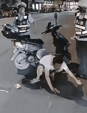 看似烂醉，也许他承受了太多太多无奈……[抠鼻]