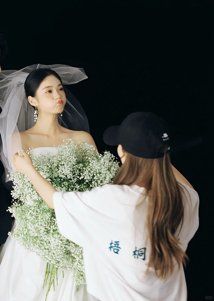 “听话～咱说好不当搞笑女的”————“哦”
