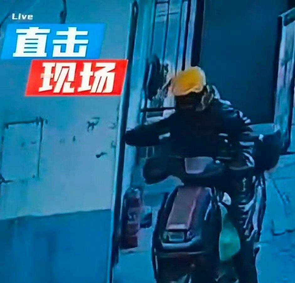 从察觉异常到谨慎处置，再到通知邻里，每一步都透着冷静与担当。他本可以只顾赶路，却