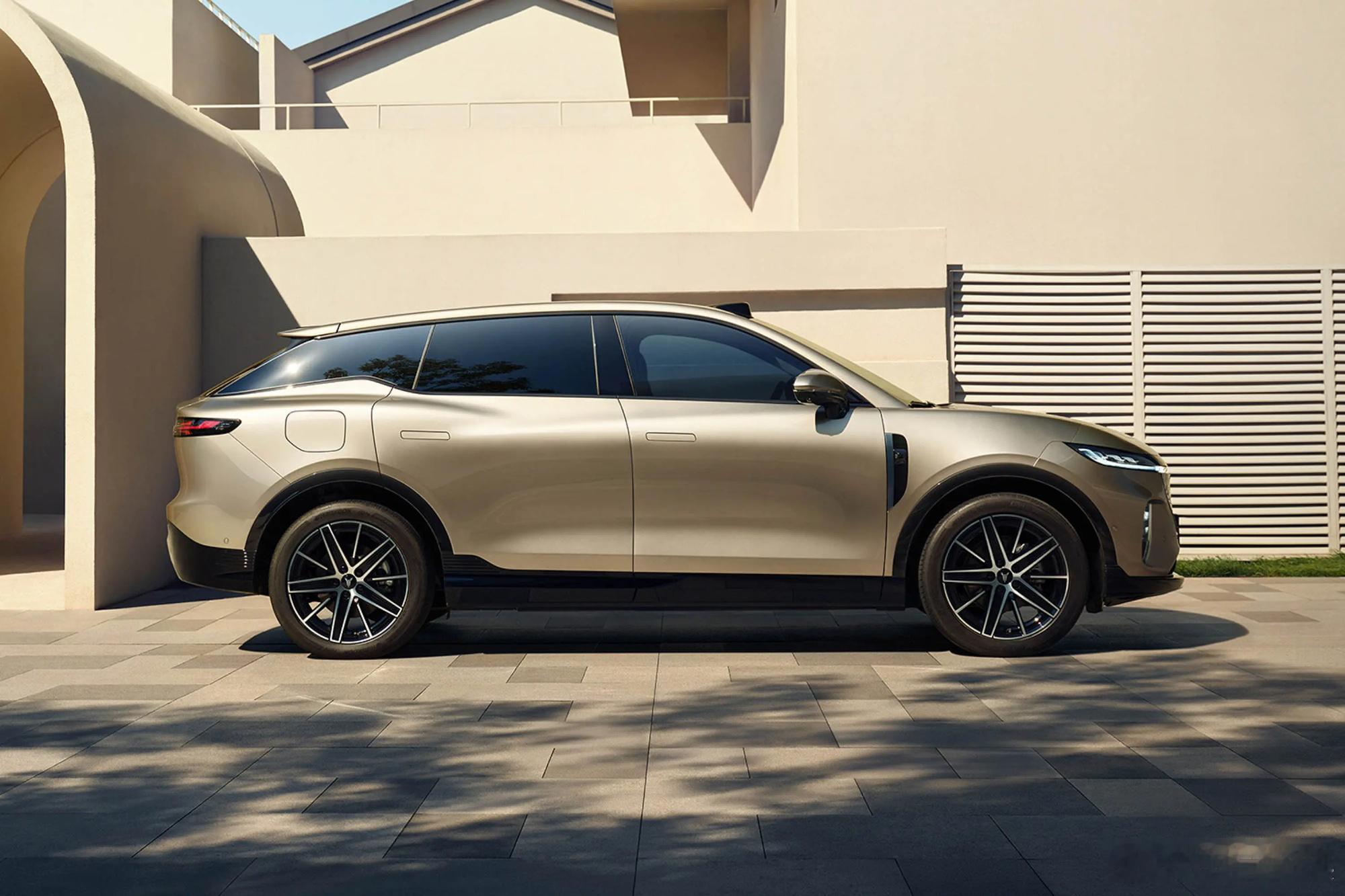 开岚图知音，全家出行的整体体验确实很到位。智驾系统用起来顺手，从高速路段到地库泊