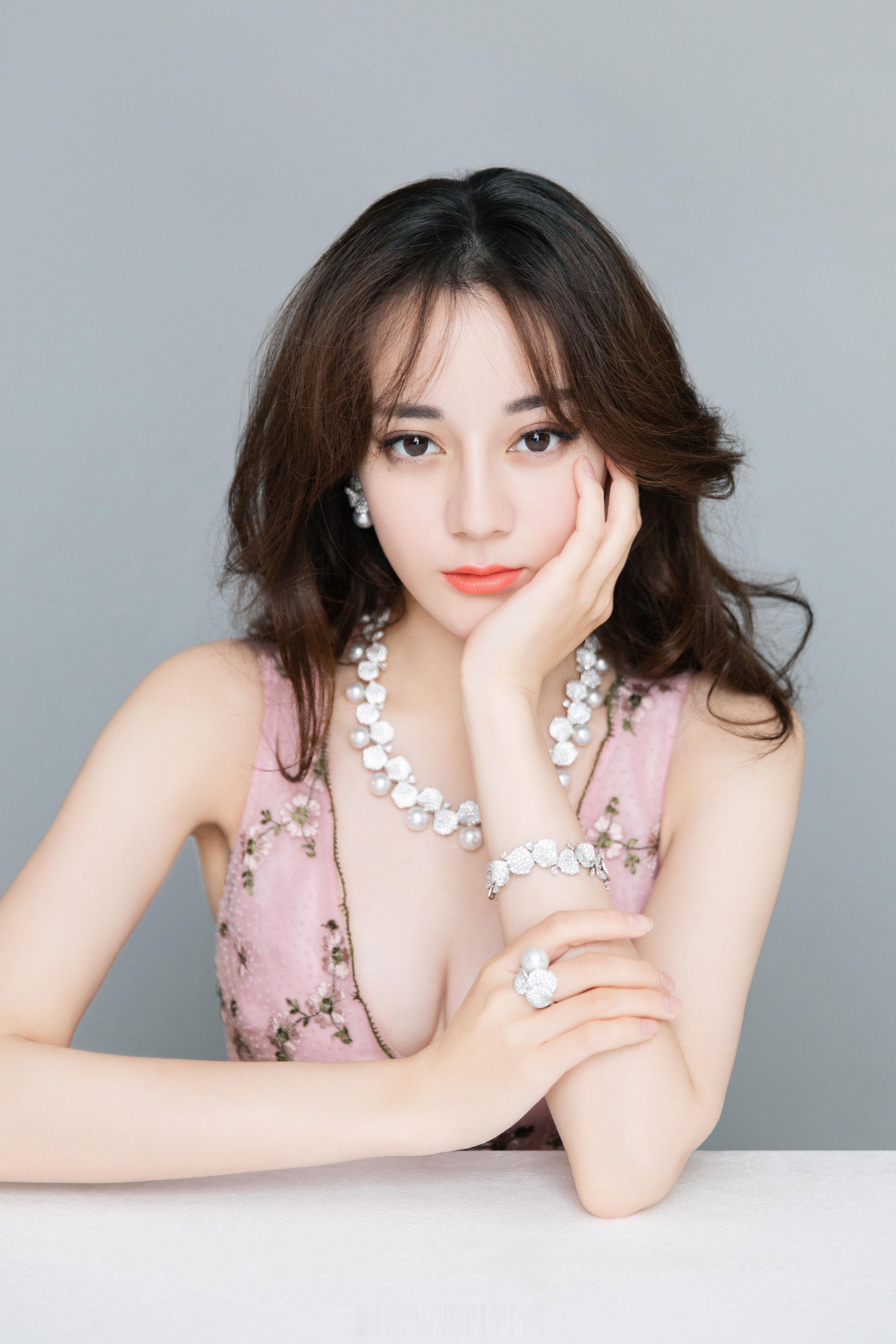 迪丽热巴御木本活动造型，𝘿𝙞𝙡𝙧𝙖𝙗𝙖好美🌸迪丽热巴 御木本 ​