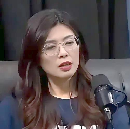 “毛主席”这三个字从国民党主席郑丽文嘴里自然喊出来，真是让人恍惚了半天。

有个