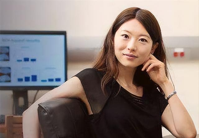 “我宁愿在美国住下水道，捡垃圾，也绝不回中国！”谁能想到，14岁上清华的学霸何碧