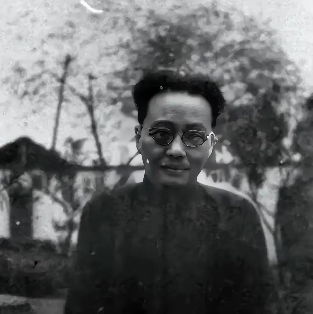 1975年，周养浩特赦后非要去台湾投奔蒋介石，刚到香港蒋介石就死了，他在酒店等了