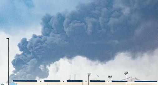 突发！全球能源心脏被炸，欧洲直接慌到发抖！
 
卡塔尔两大LNG核心设施遭袭全面