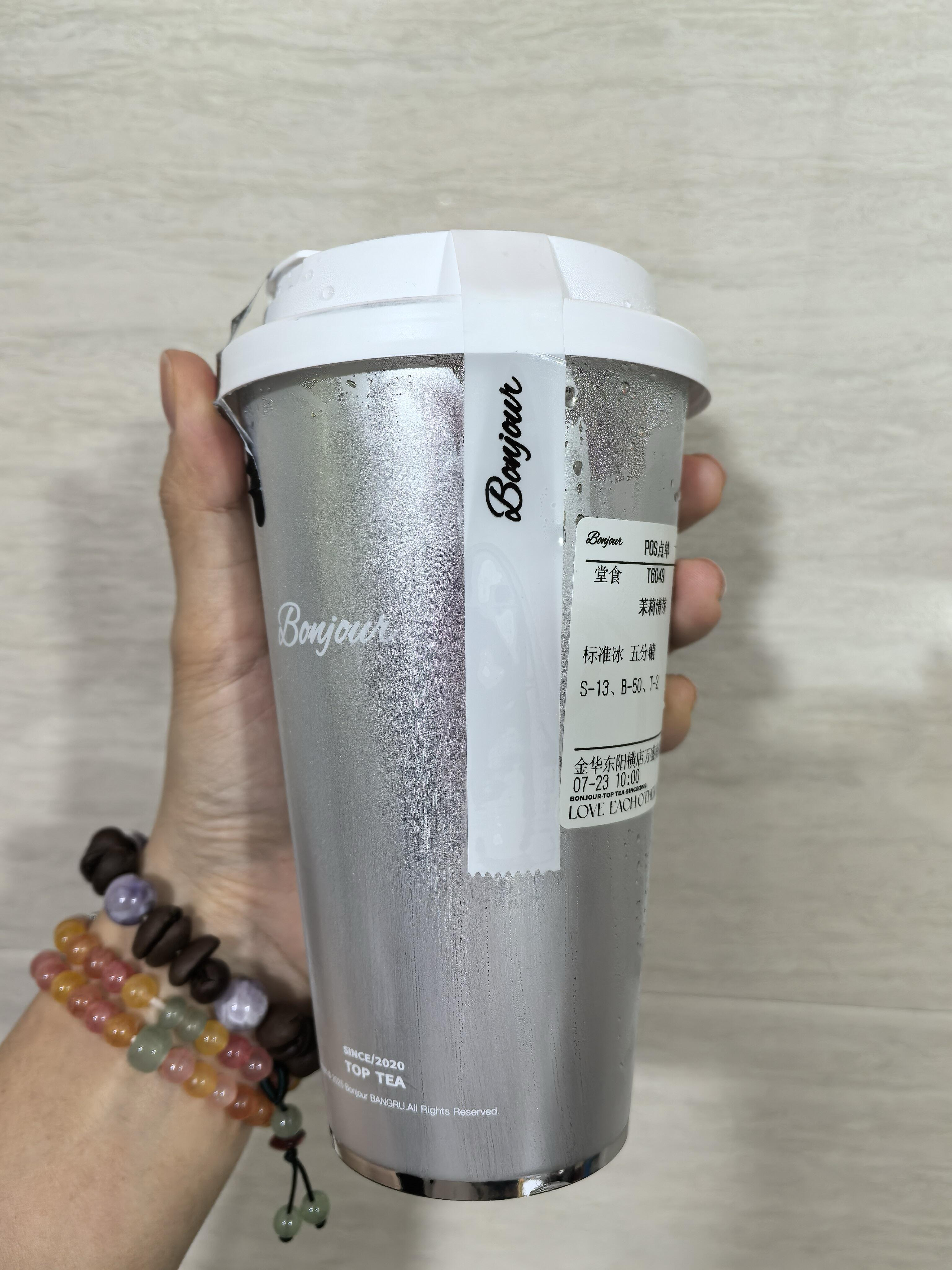 杨超越  人美心善杨超越请剧组喝奶茶，特别好一女 