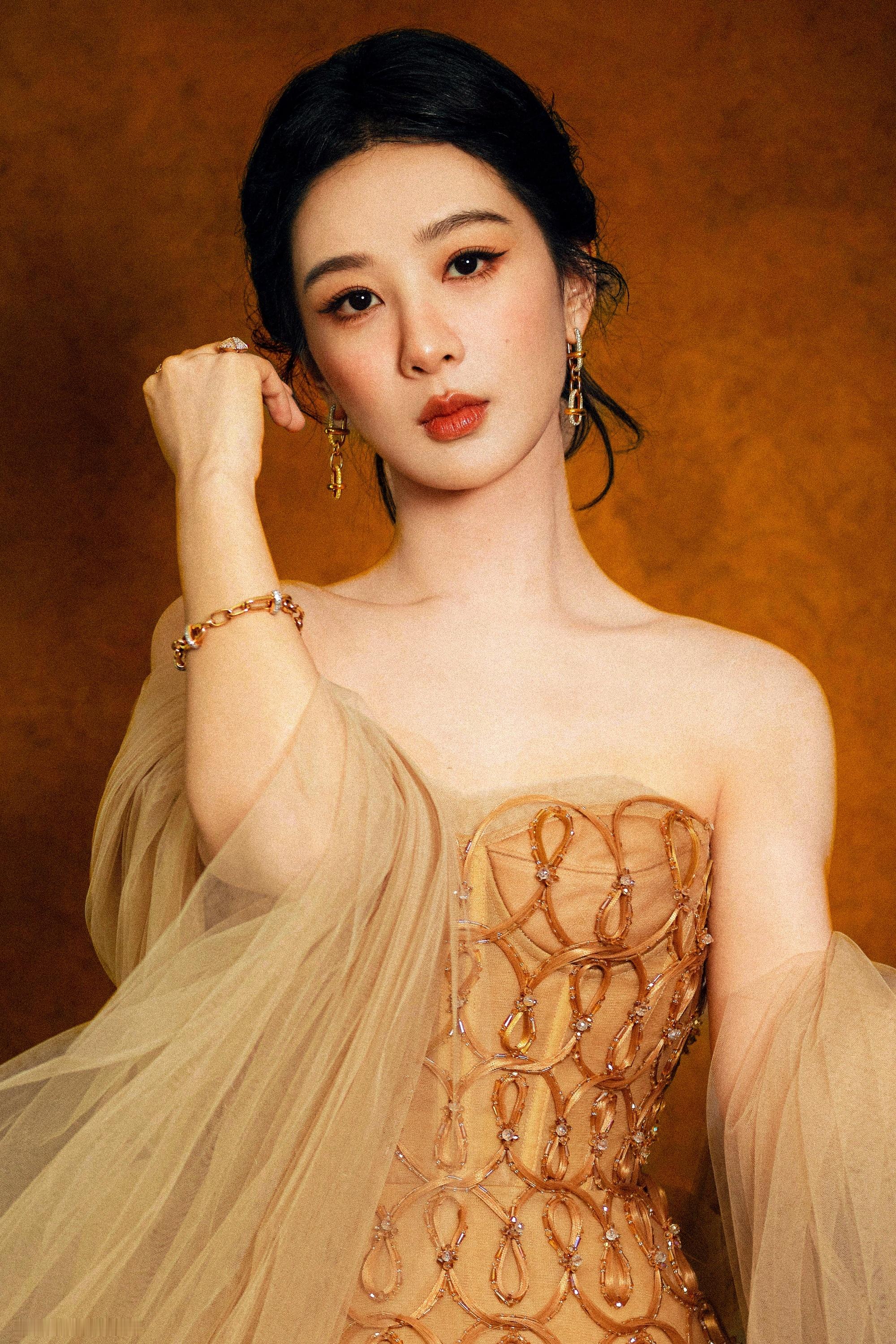yz杨紫家业yz杨紫李祯“星星也许会暗淡，但也终会在黑夜中闪耀光芒.”【杨紫 家