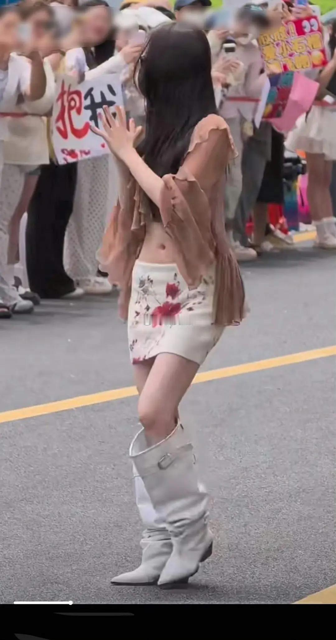 超会穿搭的虞书欣来了 