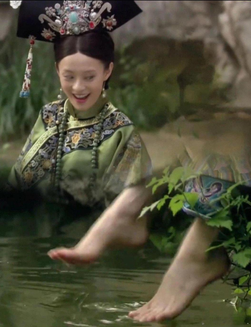 甄嬛传甄嬛竟然没有裹脚? ​ ​​​