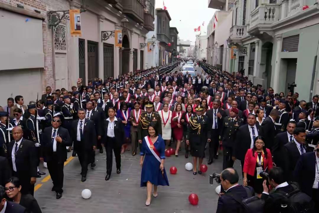 好了伤疤忘了疼，巨贪的女儿竟然能当上总统，这种情况估计连美国都被整懵了。其实这种