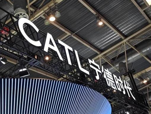 福建山村少年，靠三次“豪赌”，造出全球第一电池厂，利润碾压中国前三车企，缔造商业