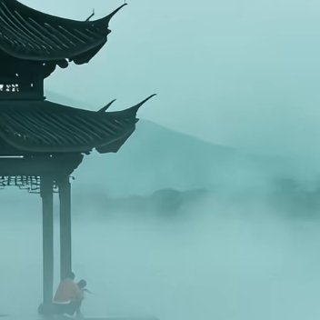 “每个人都有自己的时区，有人早一点发光，有人晚一点绽放。不必跟着别人的节奏奔跑，