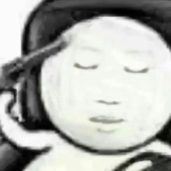 大龙手捧碎屑来给我看，我心想吃剩的薯片渣渣给我看什么看，正犹豫要不要张嘴他说这是