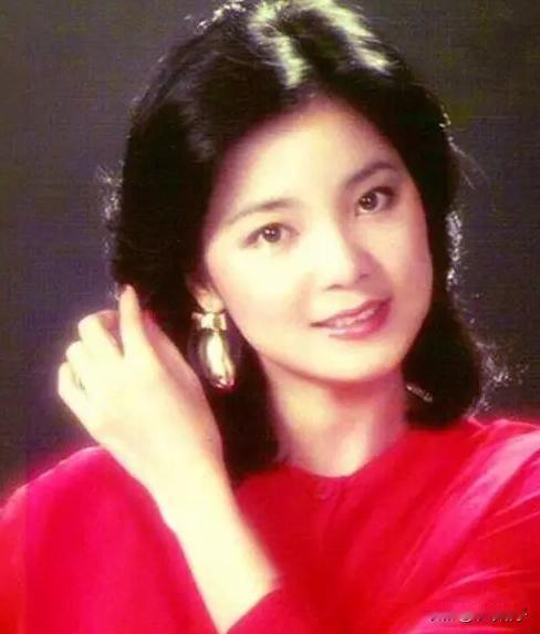 一代人心中永远的女歌手，她调皮、可爱、幽默又风趣。

邓丽君相信大家都喜欢她甜美