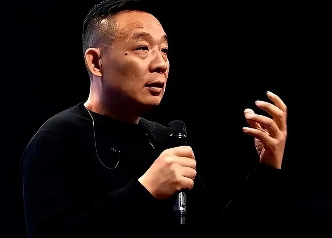 格局拉满！于东来再谈胖东来40亿资产分配，真相太暖心
最近胖东来又上热搜了，创始