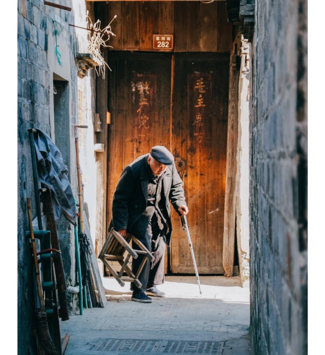 人的一生何为大事?
除了生死，其他都是小事
最近太爷爷老跟我唠叨，说他快90岁了