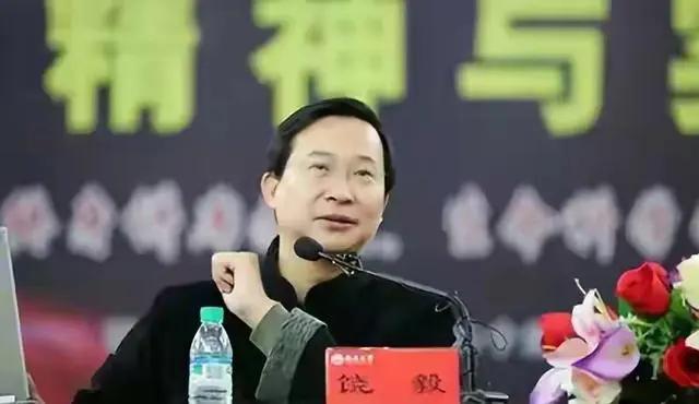 “我宣布，永久退出中国院士竞选！”2011年，当主动撤销美国绿卡的饶毅回到中国竞