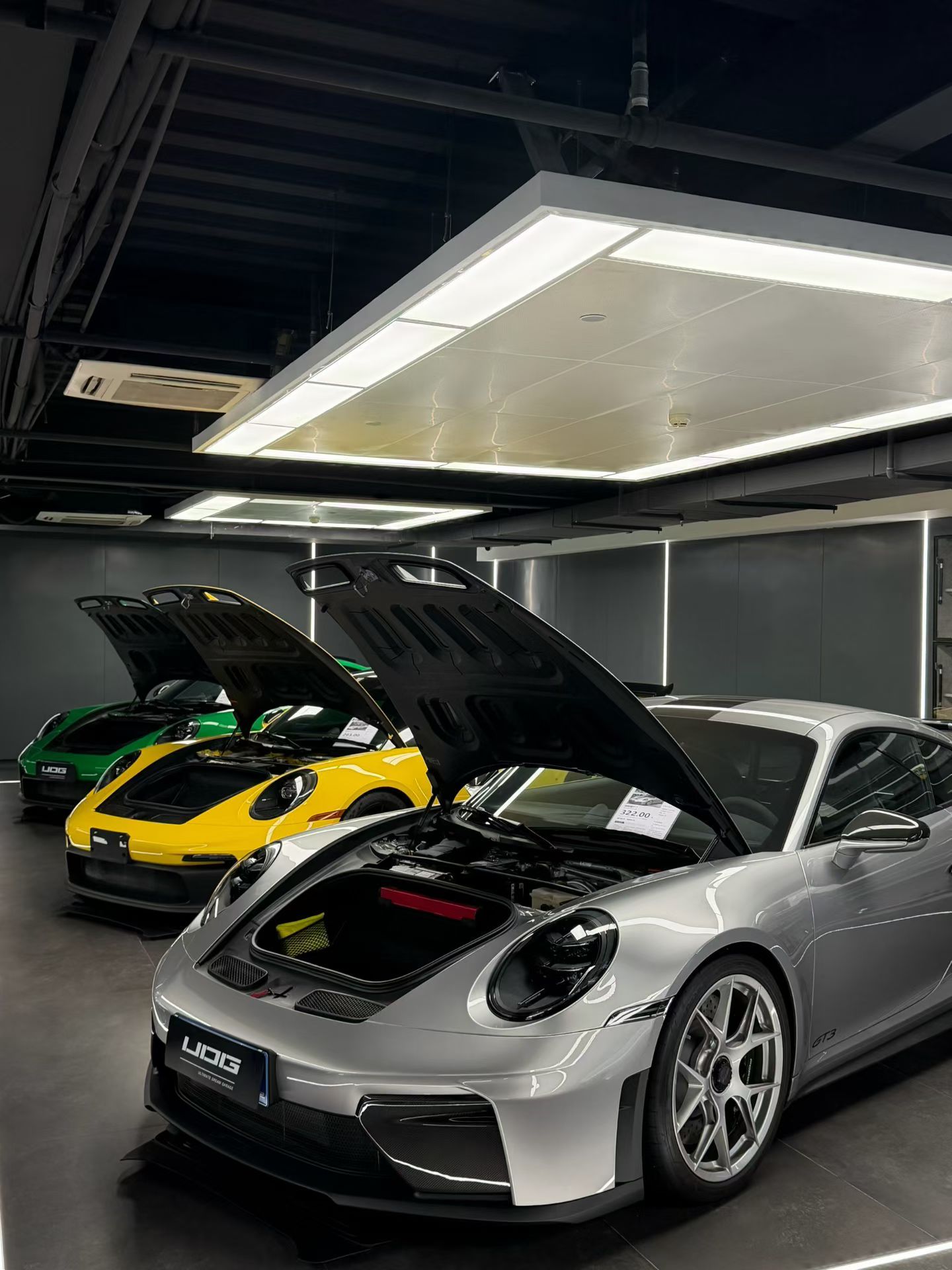 摔倒掉渣同时同有三台 GT3，外加一台 992GT3RS (板车在途)的男人[阴