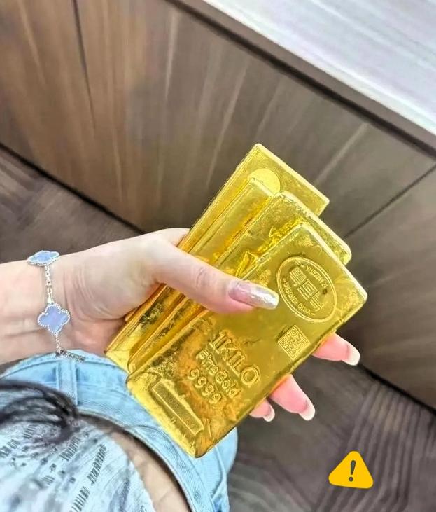 8月4日不少人发现一个有意思的现象：大盘原料金价出现回落，但是线下金店黄金首饰售
