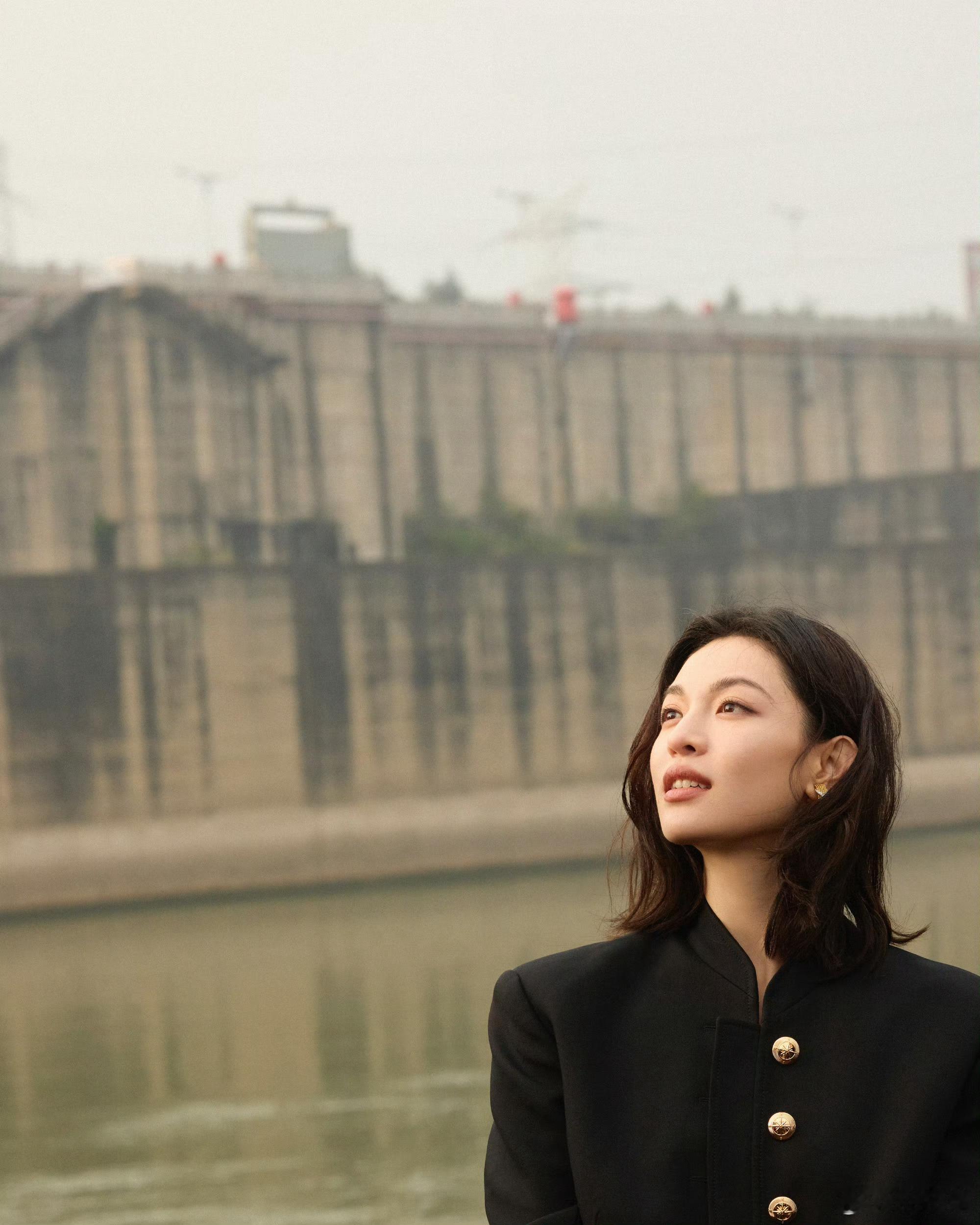 钟楚曦短发怎么这么飒呀，从来没有见过钟楚曦的短头发，好美呀 ​​​