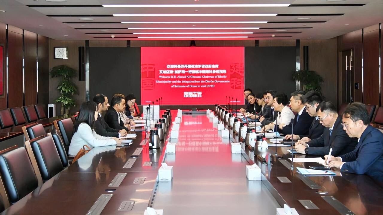 2月11日，阿曼苏丹国佐法尔省政府主席艾哈迈德 • 加萨尼到访中国建科，与中国建