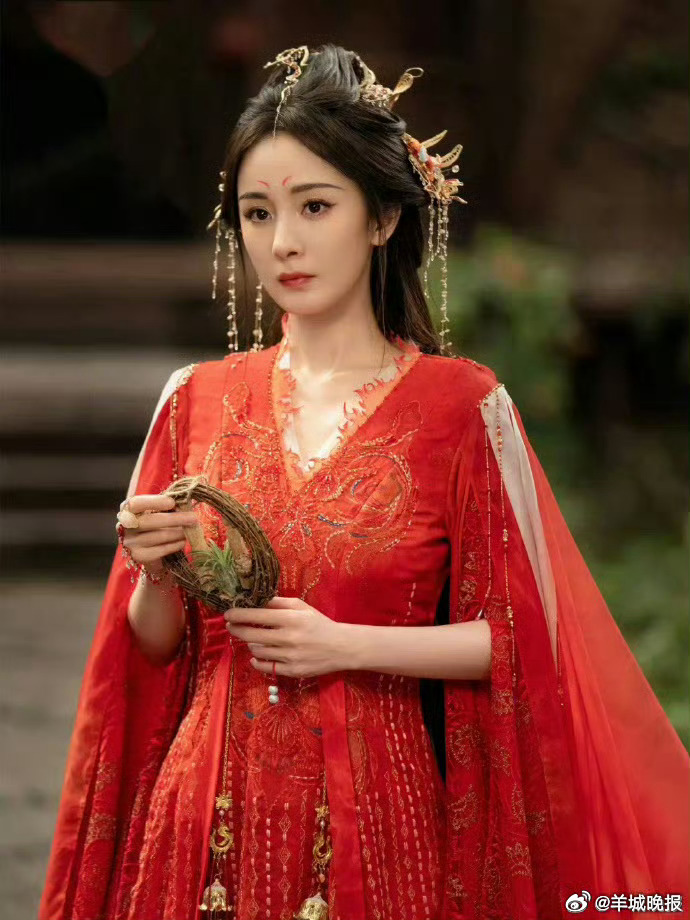 【分享古装剧红衣女主，谁的人设妆造惊艳了你？】古装剧中的红衣女主向来极具视觉冲击