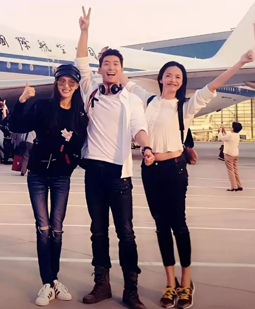 如果这张照片今天才流出，评论区会怎么说？

窦骁“不够硬朗”，唐嫣“瘦得太病态”