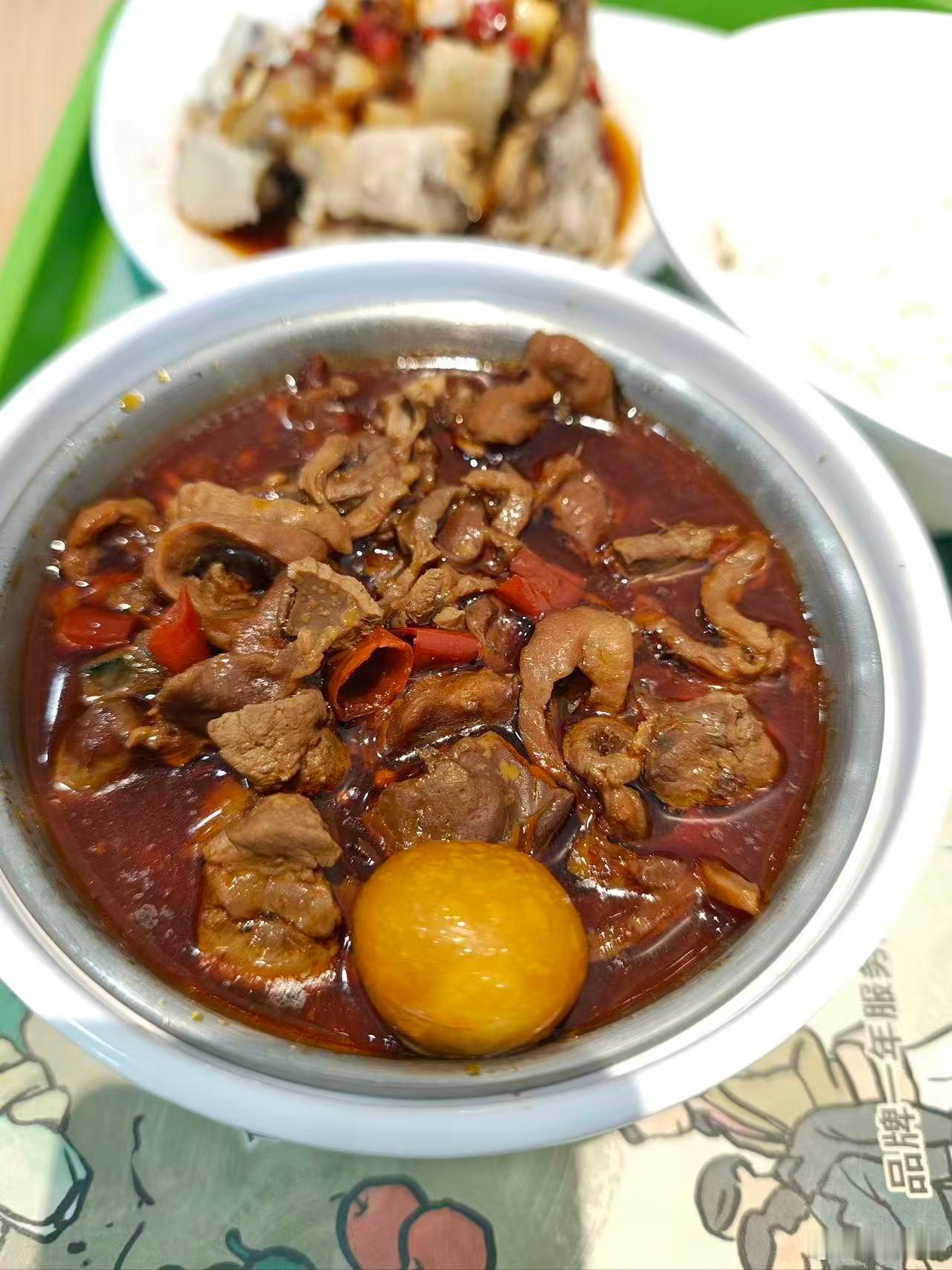 老乡鸡公开692种食材的风险等级  透明是最好的承诺。老乡鸡主动公开692种食材