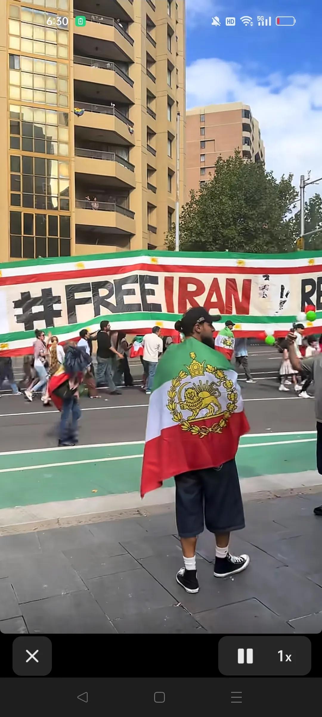 伊朗人民上街抗议美国🇺🇸袭击伊朗。