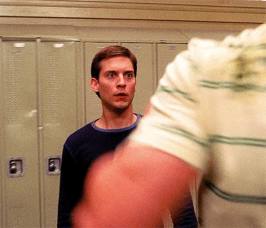 韦德： 这部我看过 （打人的还是丧钟） ​​​