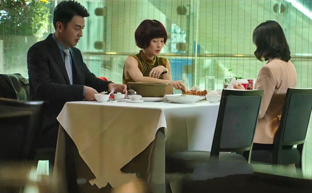 如果你的伴侣经常在你面前提一个异性，那你就要小心了，曝光效应。

如果你伴侣总在