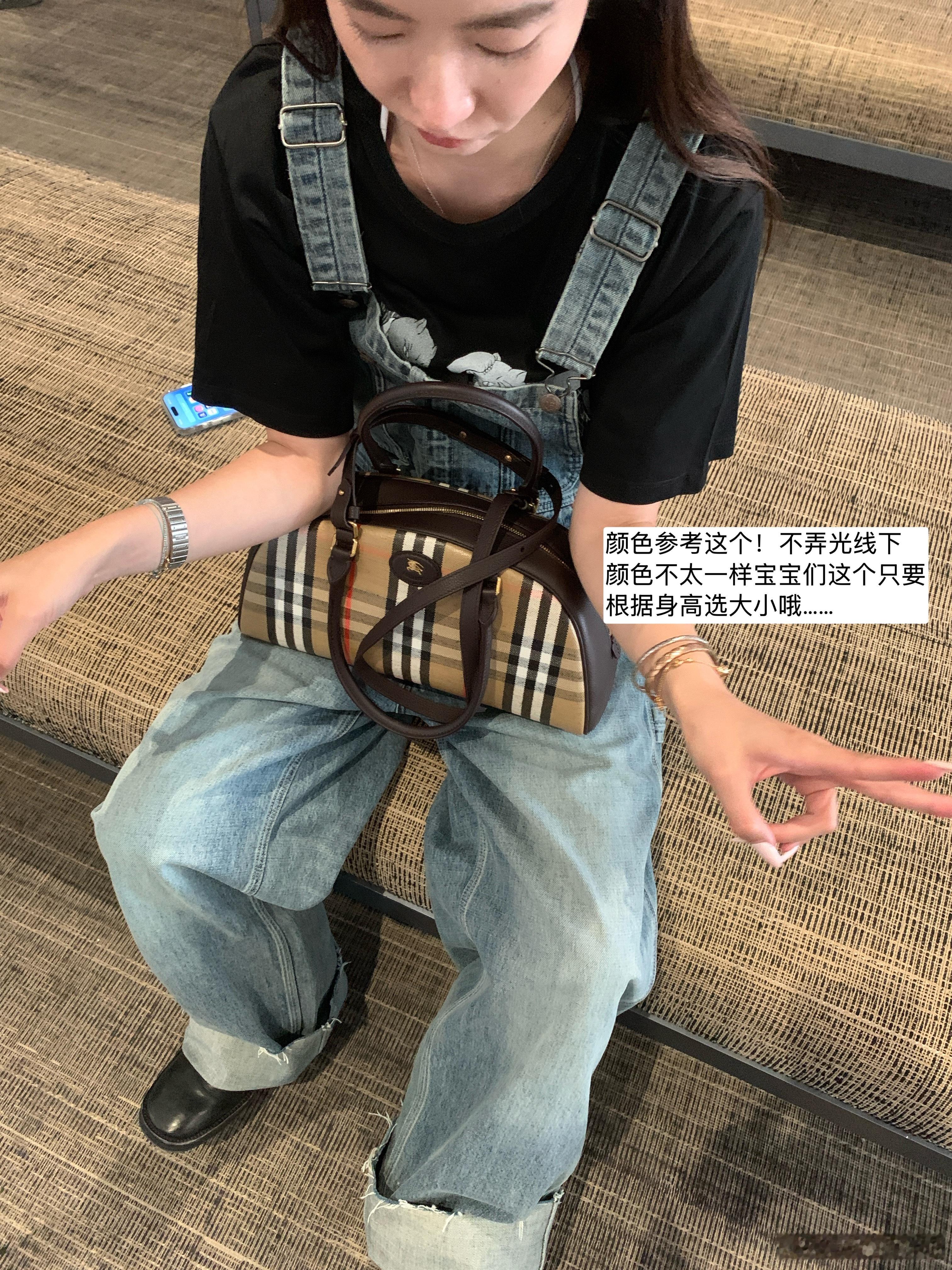 那天已经拍完了新款 穿着这套去了美术馆居然随便配个短袖也不错！ ​​​