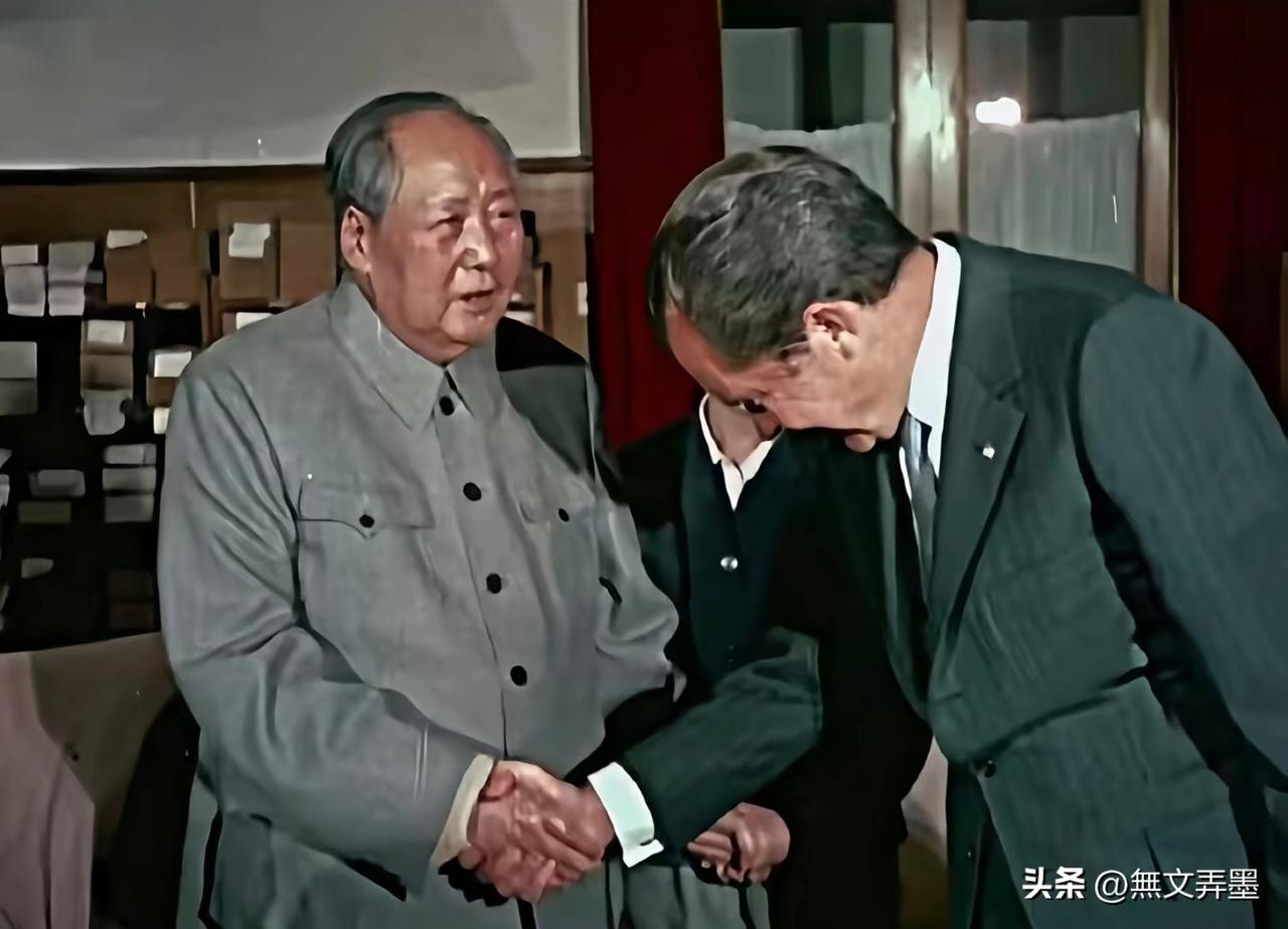 后人为什么尊称他老人家为“教员”？
1911年，18岁的毛泽东如愿奔赴长沙求学
