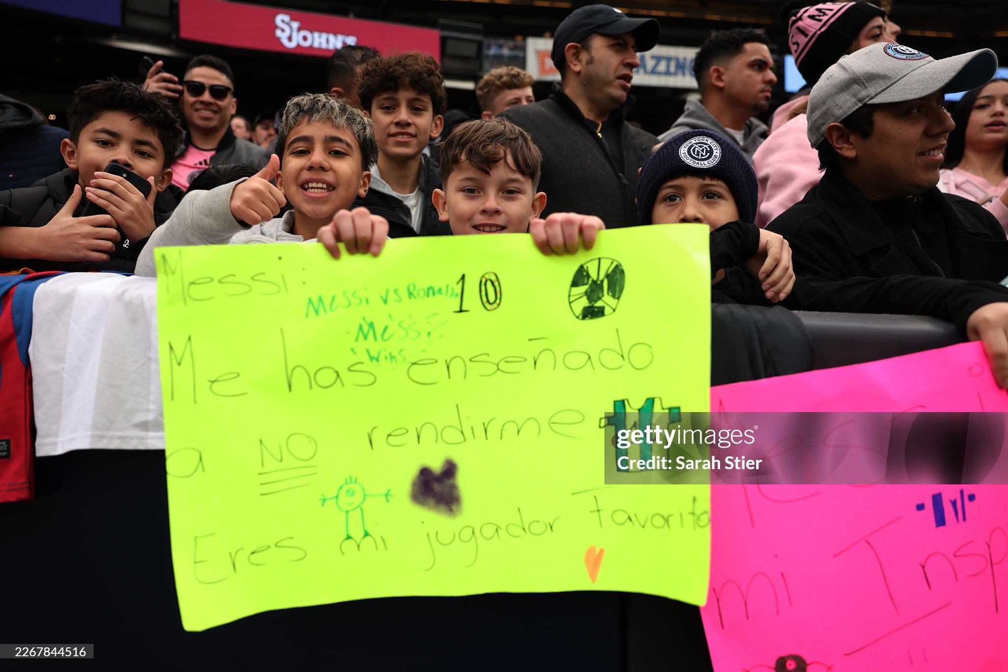 场边小球迷：“梅西：你教会了我永不放弃。你是我最喜欢的球员。”纽约城vs迈阿密国