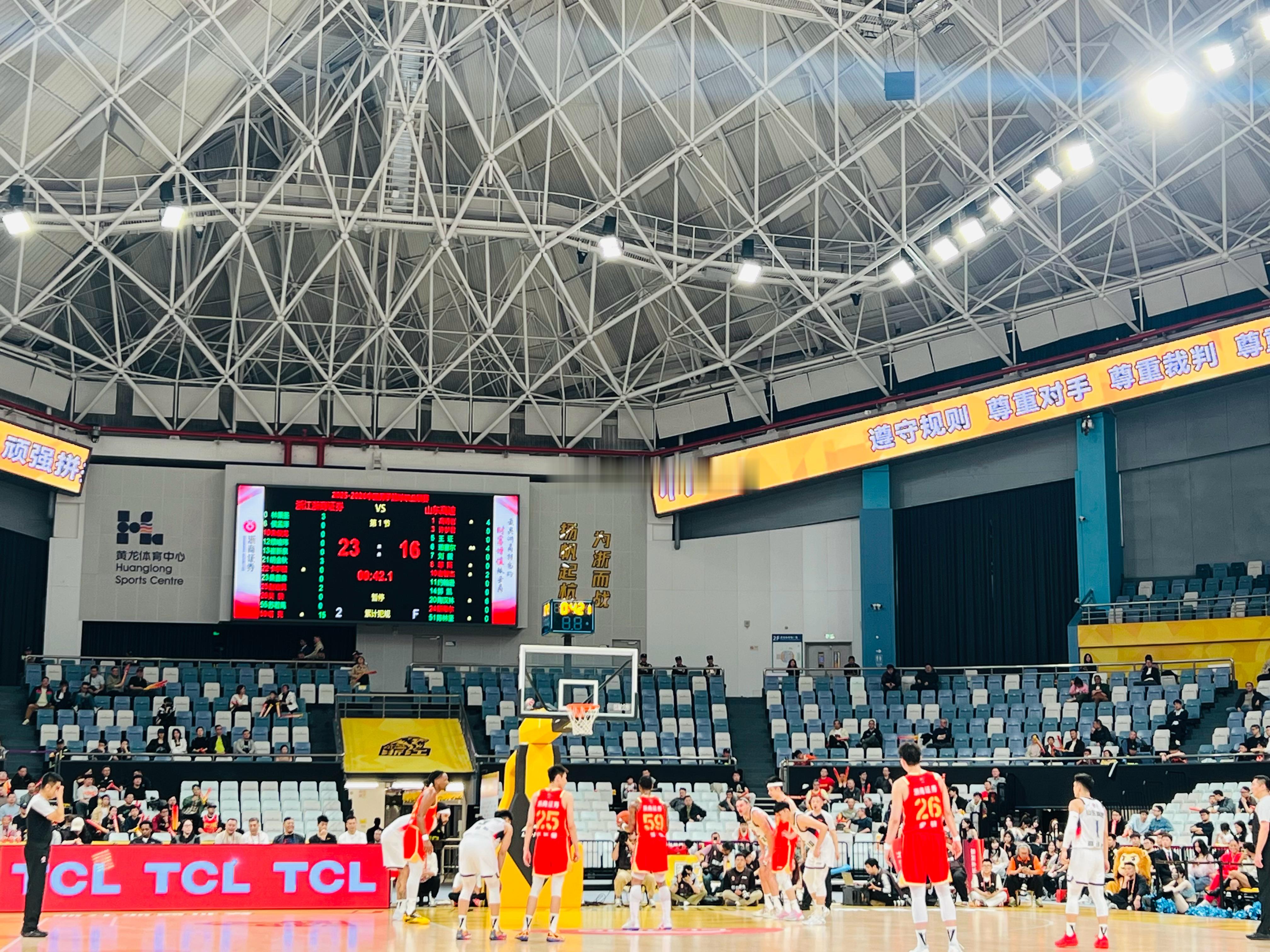 裁判判罚，8:2，走步不吹，二加一……掩护犯规，各种吹！ 