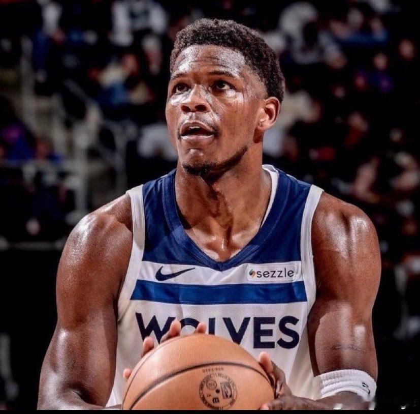 Shams：爱德华兹因右脚伤病管理（脚趾感染）缺席对阵火箭的比赛。爱德华兹现已经