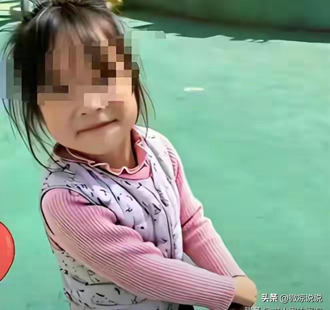 三秒钟，一辈子的痛。

昨天带娃逛街，付款时松了一下手，再抬头孩子就不见了。疯了