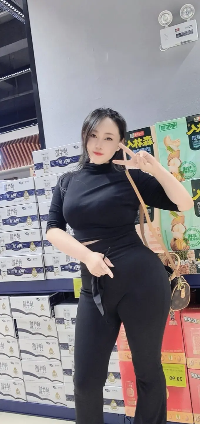 心里有个忘不了的人，这辈子都不会在见了。只能在梦里。