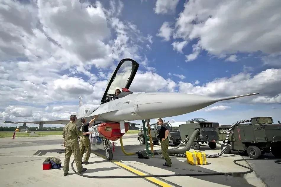 伊朗强硬表明自己的立场！称必要时可率先开火 两个航母战斗群又怎样？

世界舞台上