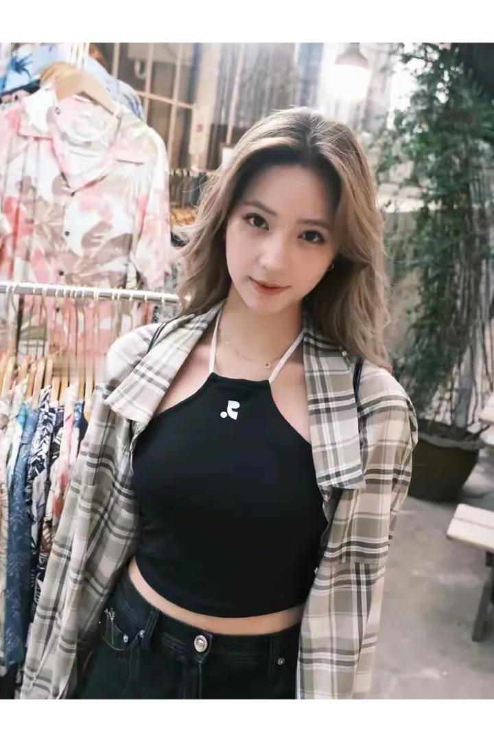 欧阳娣娣演技综艺初体验：挑战中孕育成长
在演技综艺的舞台上，欧阳娣娣的初次亮相虽